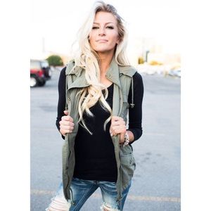 Mudd Hooded Utility Vest in Army Green